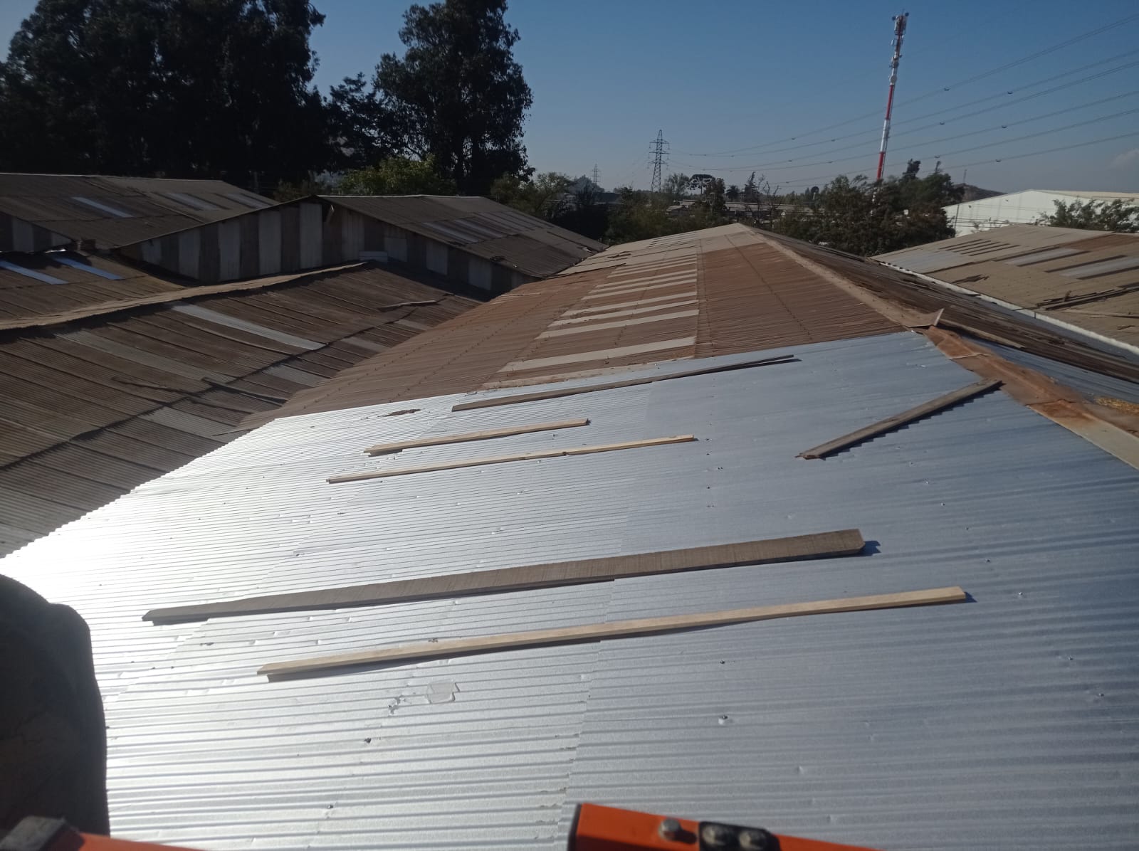 Cambio y reposición de planchas de zinc y policarbonato